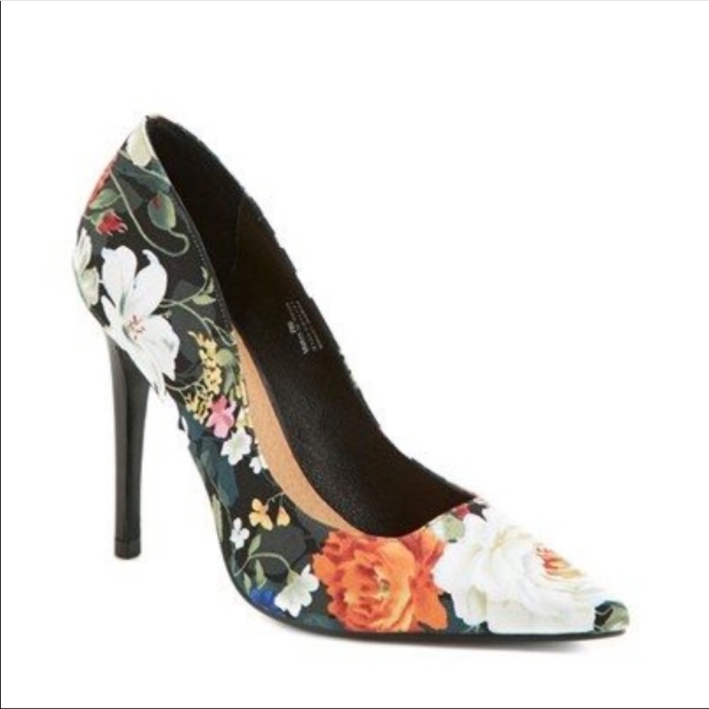 Halogen black floral pumps- Size 9.5